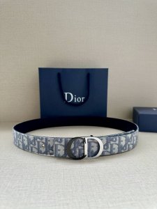 Width 3.5Cm This 35mm double-sided belt combines elegance with modernity. Double