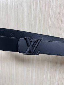 4.0mm wide double-sided imported cowhide leather, embossed, paired with a premi