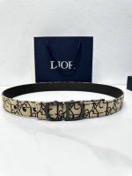 Dior 3.5cm Width. This belt buckle interprets the brand's classic pattern with a
