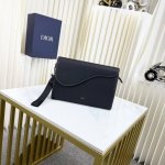 The most premium version on the market. Compare now! Saddle A5 Triangle Clutch