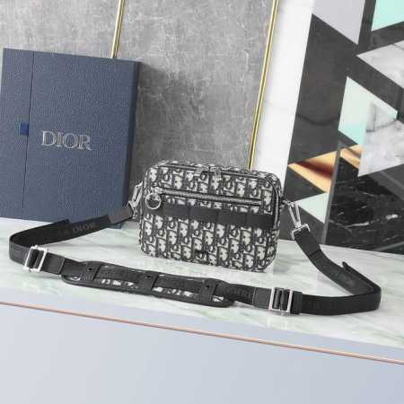 Available in our store. Top-quality, original model: 1Sfpo101. This shoulder ba - Click Image to Close