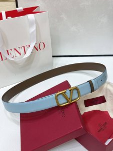 Vlogo Signature reversible calfskin beltBrass Vlogo Signature buckle- Outer meta