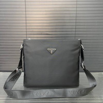 Prada canvas shoulder bag, classic and versatile, photo taken with original mate