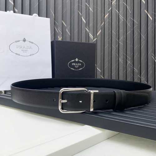 This exquisite reversible belt is crafted from supple leather and Saffiano leat