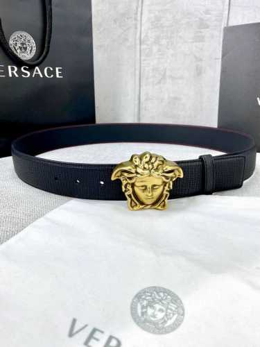 Width 4.0Cm Versace belt, made of imported suede leather, features a striking M