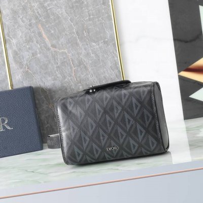 Dior Lingot toiletry bag in black Cd Diamond canvas. Ref: 2Adca418Cdp_H43E_Tu. T