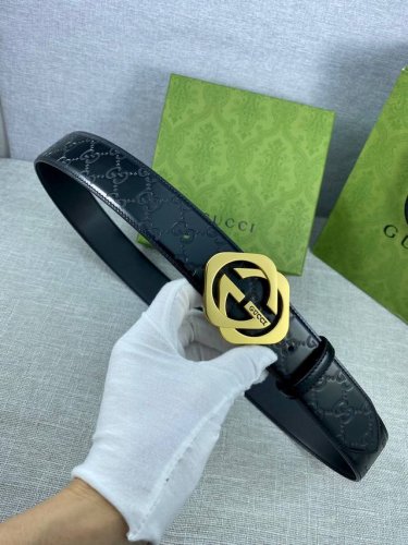 Width 4.0Cm Gucci interlocking double G buckle belt, made of Gucci Signature bl