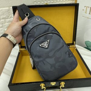 Prada - Prada's latest men's chest bag is made of waterproof fabric. It feels gr