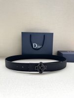 Width 3.5cm. This 35mm reversible belt combines elegant style with modern flair.