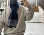 Burberry's hot-selling new high-end men's scarf in a classic warhorse check patt