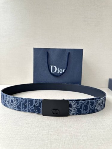 Width 3.5cm This Dior belt cleverly blends elegance and style, showcasing Dior's