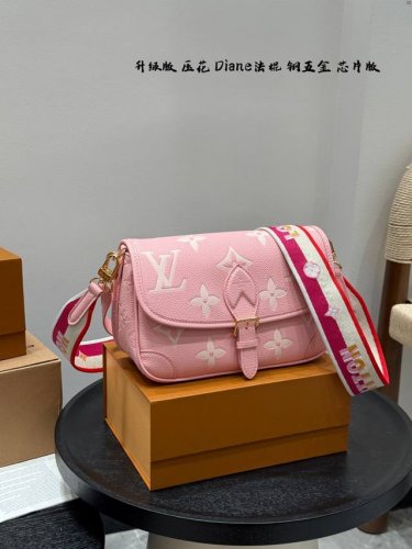 Full gift box packaging Upgraded steel hardware with chip Size 25.15cm Lv emboss