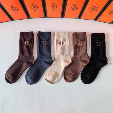 Special packaging from the boutique! Hermes new cashmere mid-length slouch socks - Click Image to Close