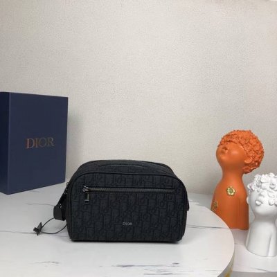 The most premium version on the market. Compare toiletry bag. Black Oblique prin