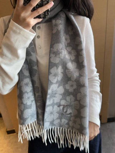 New Arrival! Chanel Fall/Winter 2025 Unisex Cashmere Knit Scarf! Suitable for bo