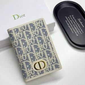 Dior D48 Color: Cream White Size: 10*14*2.5 Dior's new fall and winter collectio