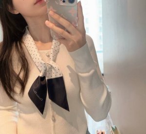 Dior Twilly scarf, Miss Classic style, slender shape, sharp corners at both ends