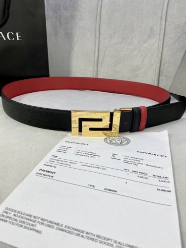 Width 3.5cm Versace This soft palm-print belt is decorated with a geometric Gree