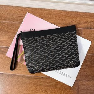The Conti clutch is the ideal companion for storing everyday personal items. It