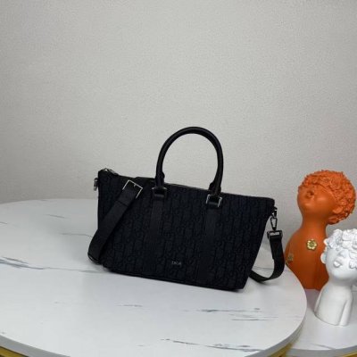 The most premium version on the market. Compare the Weekender 25 bag. Black Obl