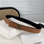 Loewe W. Classic! Reversible calfskin belt. Monogrammed smooth buckle, meticulou