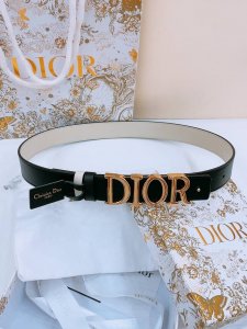 Dior The D-Dream belt is crafted from smooth cowhide leather and features a shin
