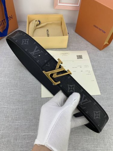 4.0 wide with signature letter vacuum plating buckle. Imported new lychee grain