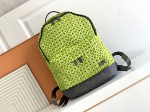 Original single running volume Issey Miyake Bao Bao Size: 42*34*18 Kuro backpack