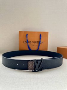 4.0cm wide strap features a signature white gold and black steel LV buckle with
