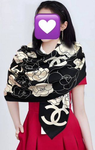 New Arrivals 2025 Chanel is absolutely stunning! This double-sided, identical-c