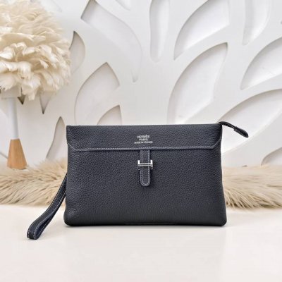 Hermes - Hermes' latest men's handbags are made of top-grade calfskin leather w