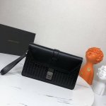 comes with box. Original Bv waxed cowhide leather handbag with 1 outer zipper p