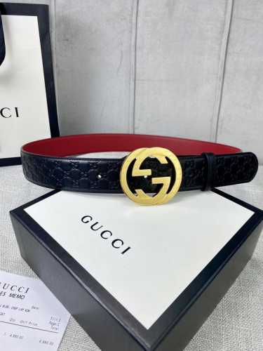 4.0cm wide Gucci interlocking double G belt, made of Gucci Signature leather wi