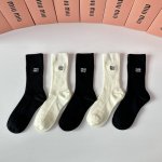 Specially packaged Miumiu new cashmere embroidered mid-calf socks! Five pairs pe