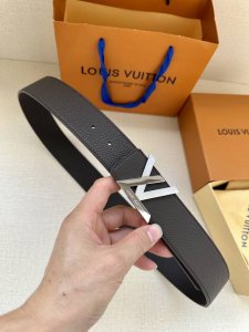 This Damier Lv 40mm double-sided belt is well-made and classic in style. The dar