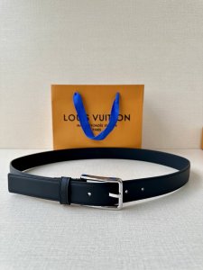 1940773FFF #3.0 Wide Pont Neuf Slim Belt is made of dark leather to create a sli