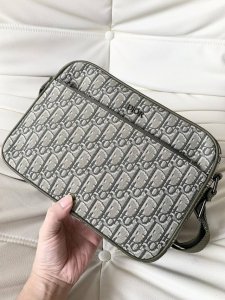 Authentic product available at the counter. Top-quality Dior men's crossbody bag