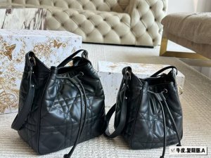 Original cowhide The Dior D-Motion bag, which has been in high demand, is so har