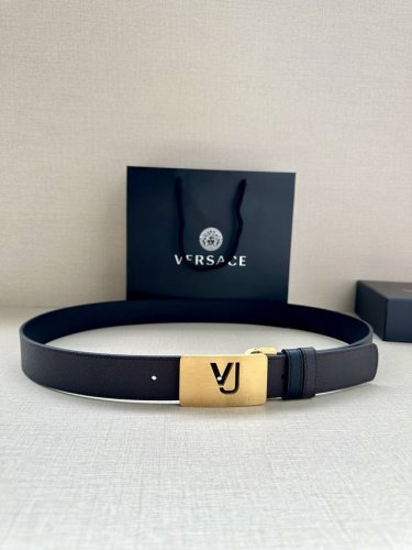 Width 3.5cm This is a 35mm full-grain leather belt with a metal Greca buckle an