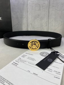 Width 3.8Cm This Versace flat belt is made of calfskin and features a vacuum-pla