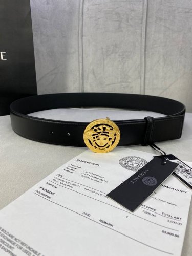 Width 3.8Cm This Versace flat belt is made of calfskin and features a vacuum-pla