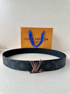 4.0 Wide Lv Dimension double-sided belt combines creative heritage with gorgeous