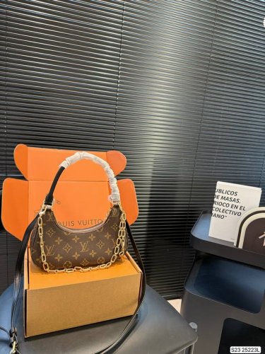 comes with an airplane box folding box Lv new croissant bag Catchy is really be