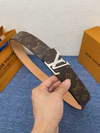 Brand LV 4.0Cm 550108 Description: This belt features an LV buckle with a buffa - Click Image to Close