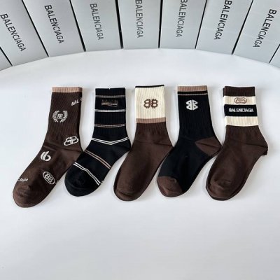 Special packaging for Balenciaga's new mid-length slouch socks! Five pairs per b