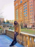 comes with packaging DDD. One box contains one pair of Prada classic flocked le