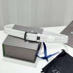 This white woven silk belt from Zegna features modern materials and stylish det