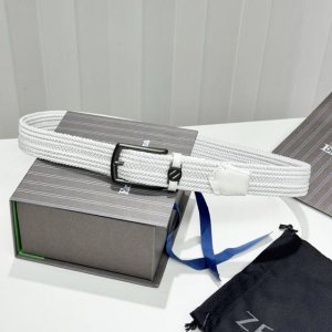 This white woven silk belt from Zegna features modern materials and stylish det