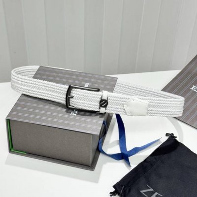 This white woven silk belt from Zegna features modern materials and stylish det
