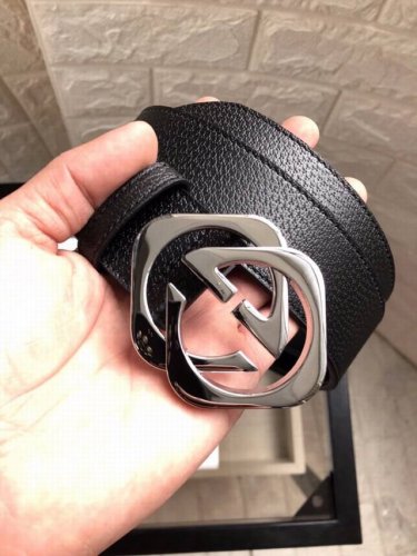 Comes with full packaging box. Gucci: Original single-layer calfskin belt, heat